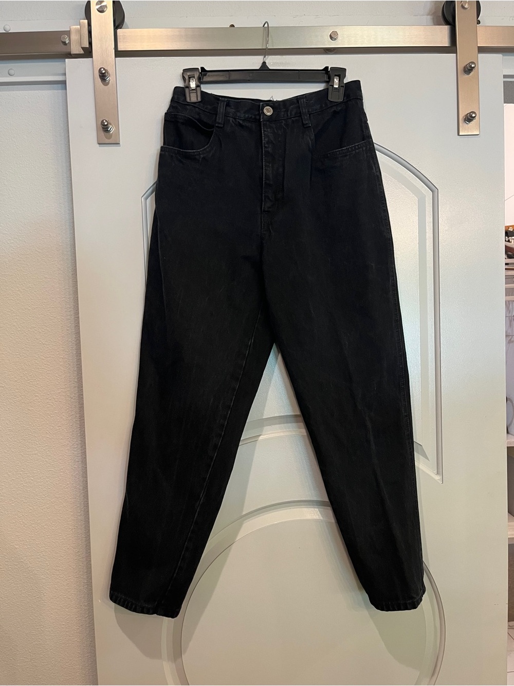 Vintage Bill Blass Black high waisted straight leg tapered Jeans. So retro!